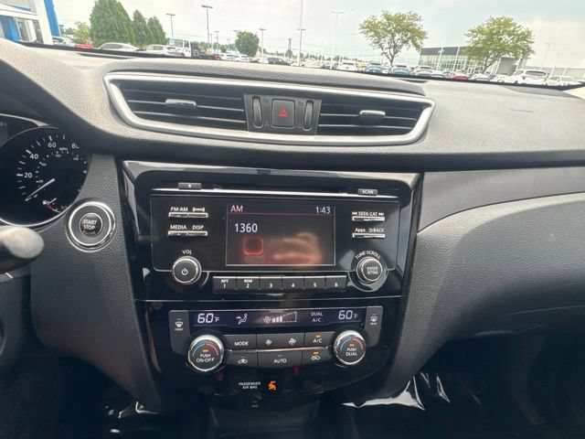 Used 2015 Nissan Rogue SV AWD/4WD image 22