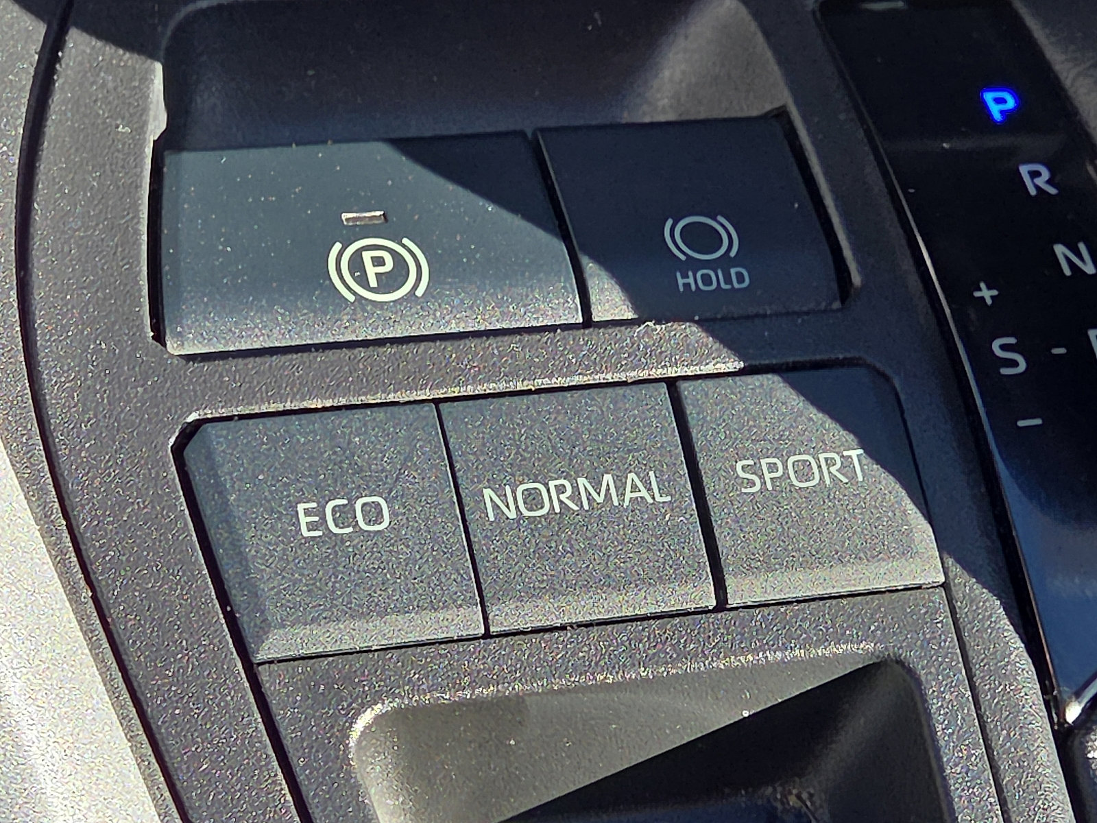 Used 2022 Toyota RAV4 XLE FWD image 15