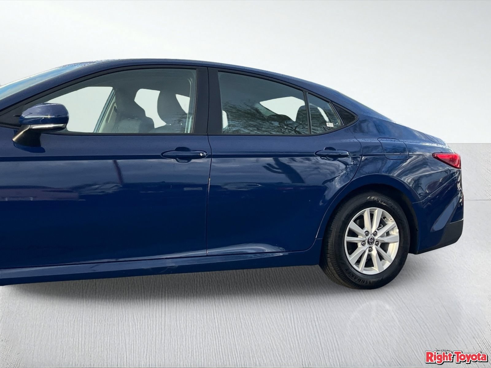 Used 2026 Toyota Camry LE FWD image 9