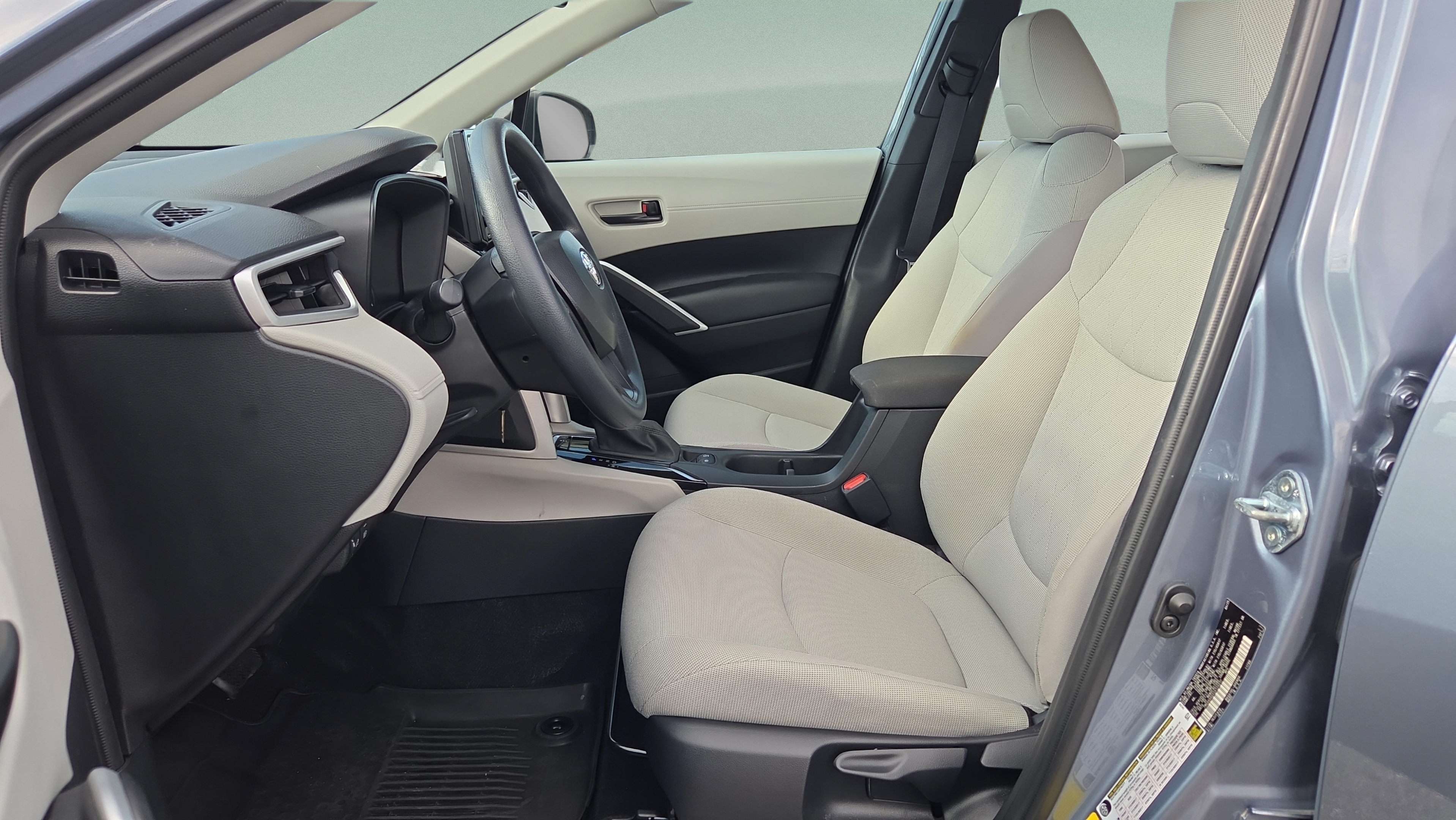 Certified 2025 Toyota Corolla Cross L FWD image 10