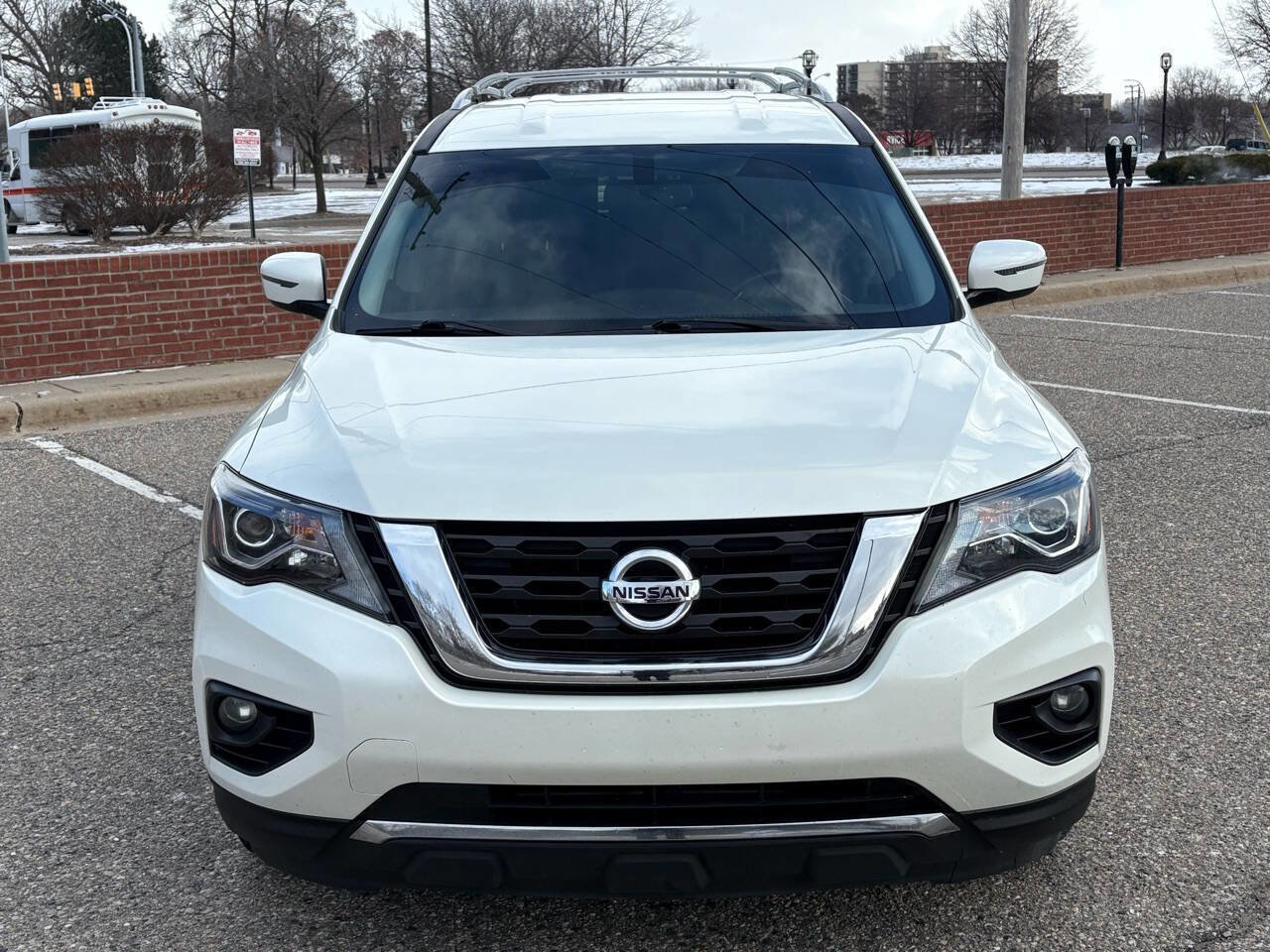 Used 2020 Nissan Pathfinder SV image 4