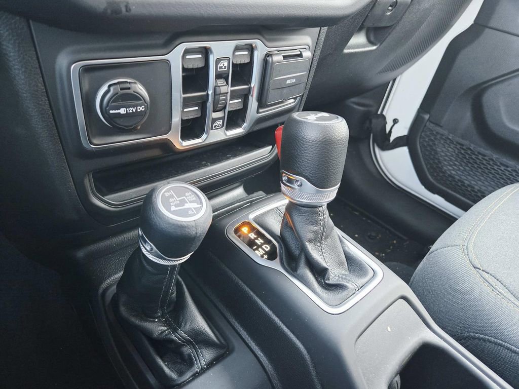 Used 2025 Jeep Wrangler Unlimited Sahara image 30