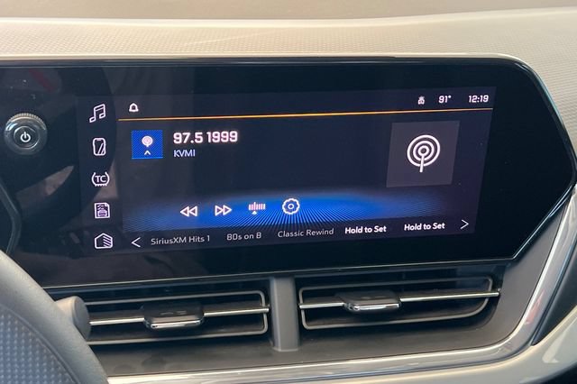 Used 2025 Chevrolet Trax LT FWD image 24