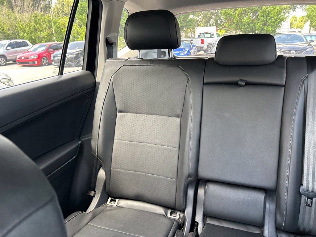 Used 2018 Volkswagen Tiguan SE FWD image 12