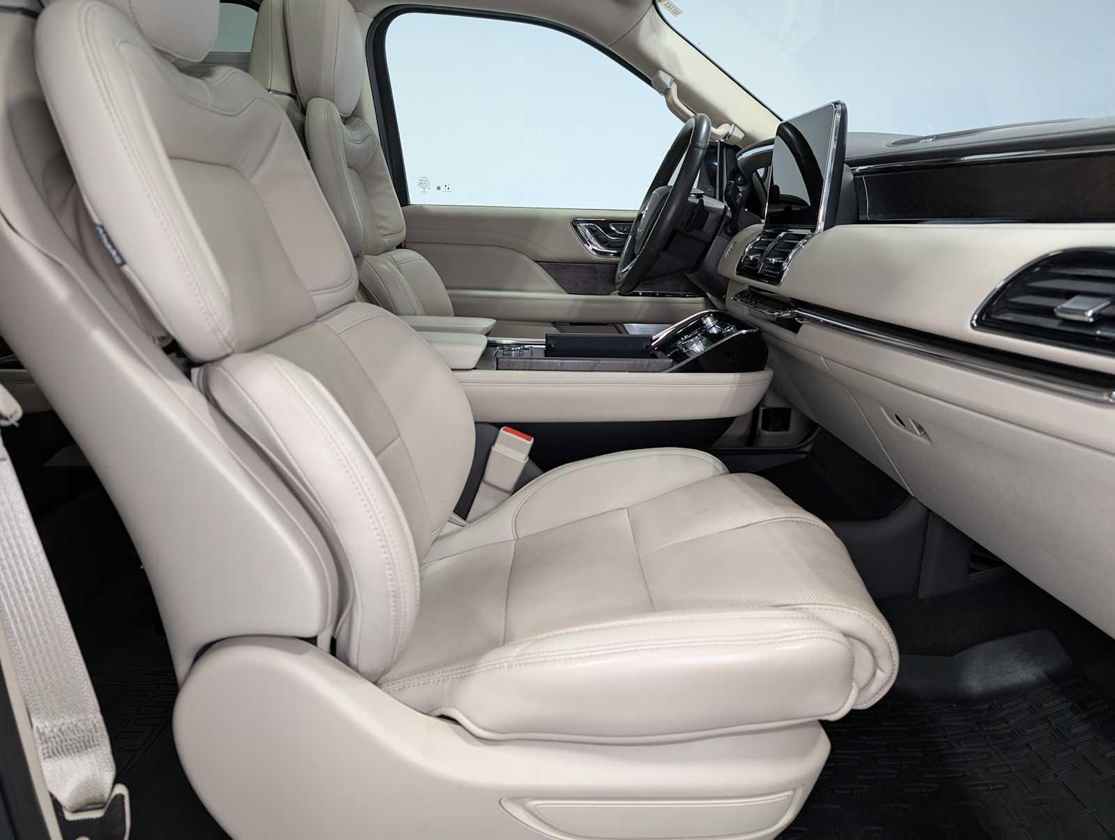 Used 2020 Lincoln Navigator Reserve w/ Luxury Package AWD/4WD image 44
