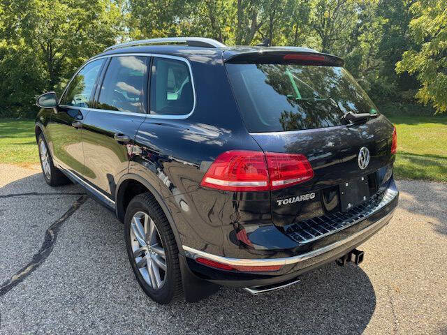 Used 2016 Volkswagen Touareg Sport image 3