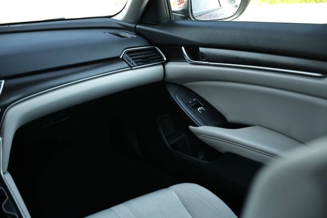 Used 2018 Honda Accord EX image 28