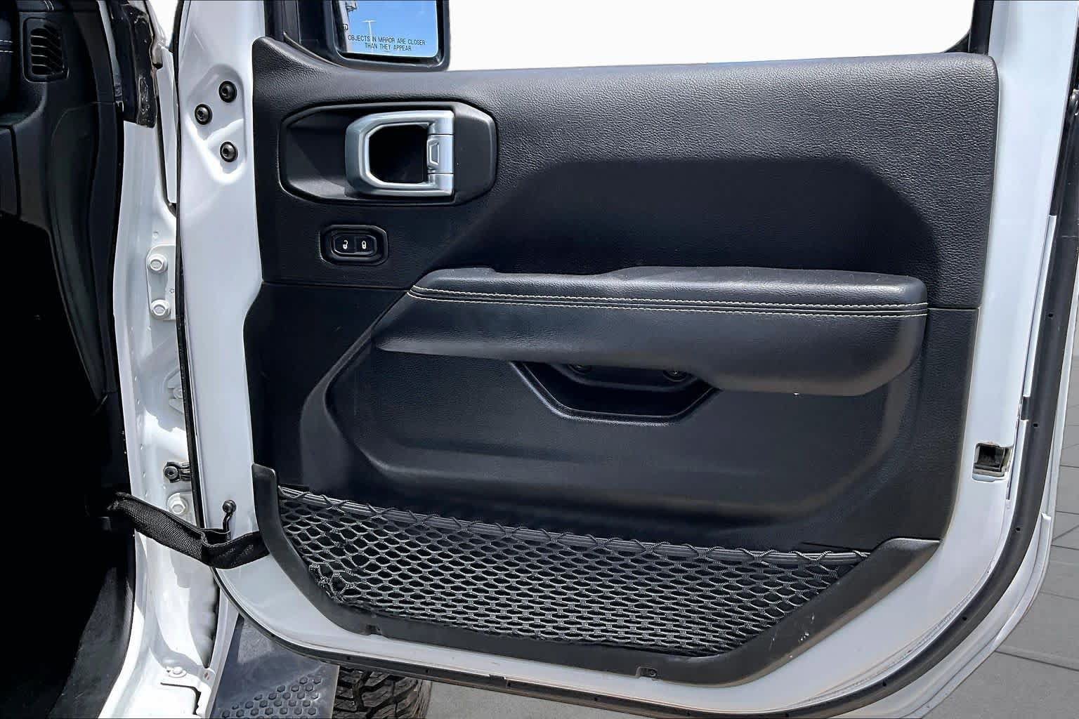 Used 2022 Jeep Wrangler Unlimited Sahara AWD/4WD image 21