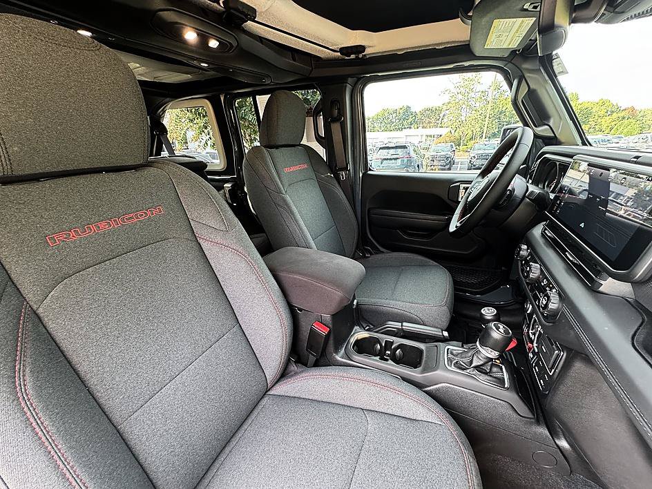 Used 2024 Jeep Wrangler Unlimited Rubicon w/ Capability Package AWD/4WD image 23