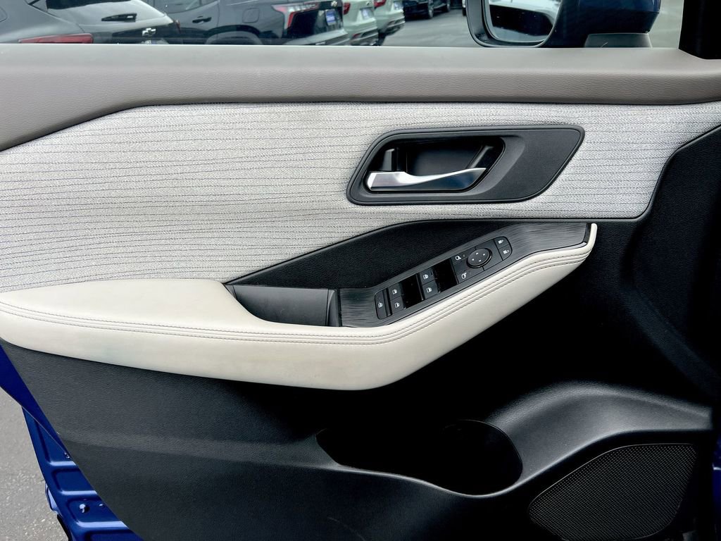 Used 2023 Nissan Rogue SV image 19