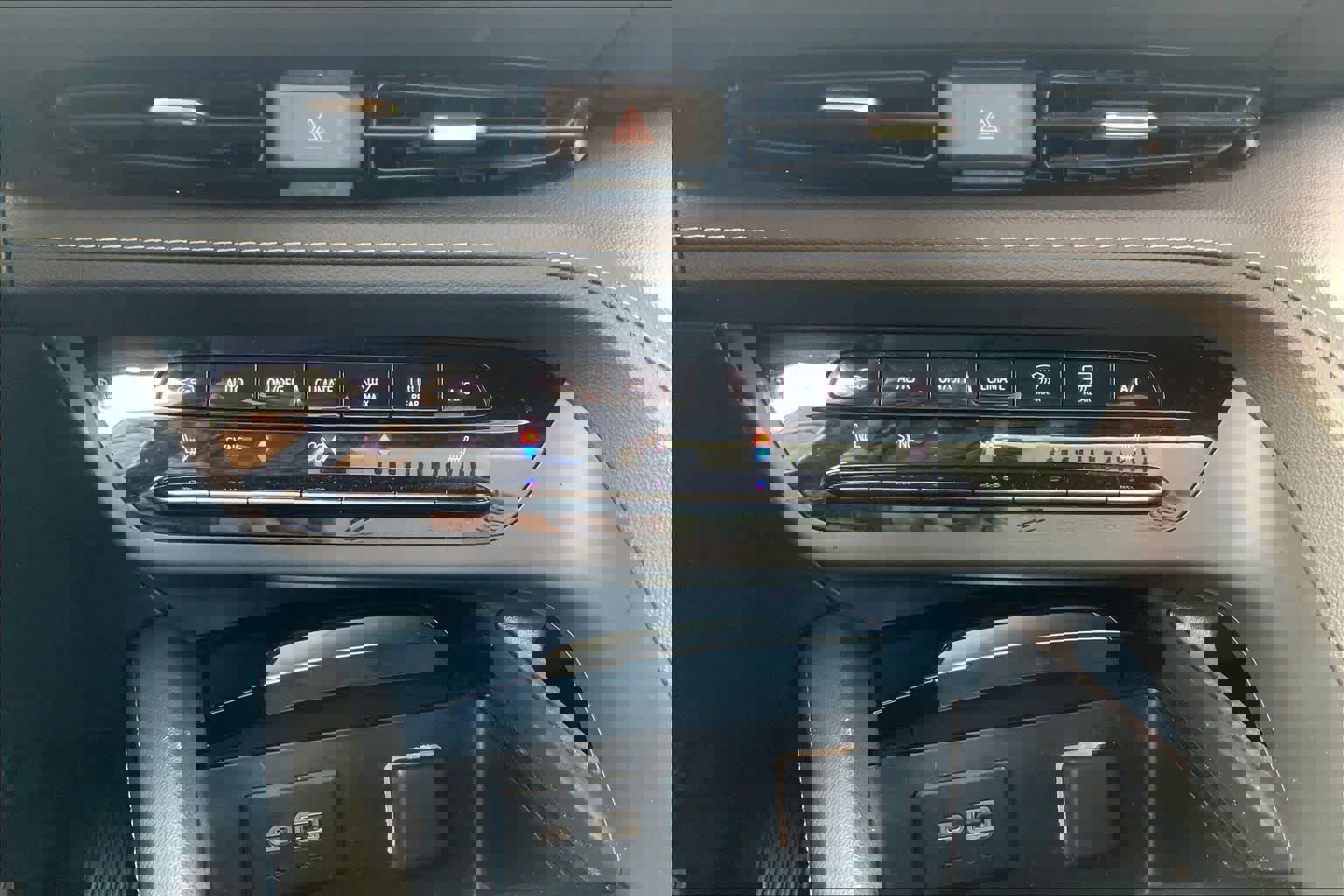 Used 2023 Buick Envision Essence image 34