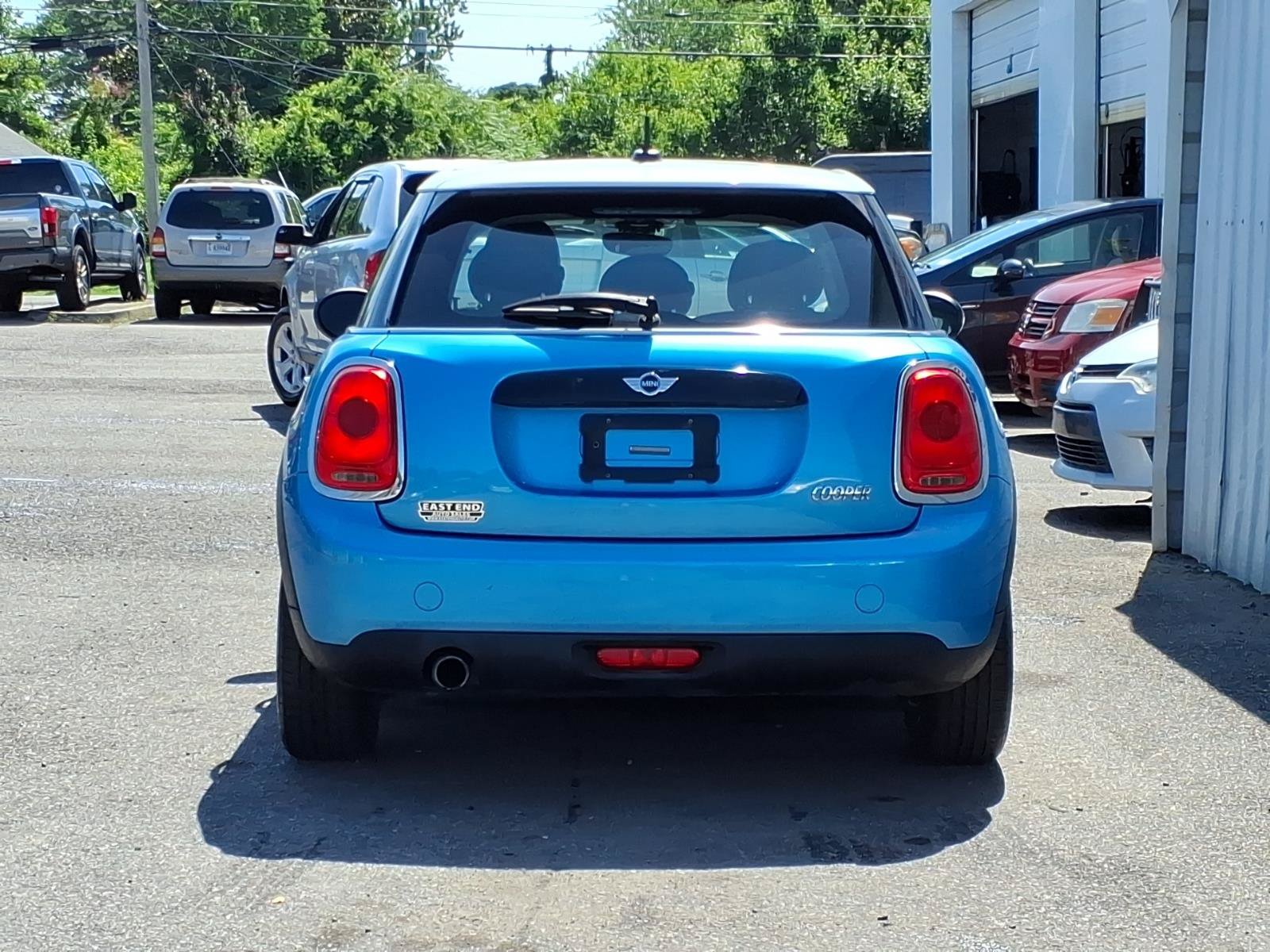 Used 2016 MINI Cooper 4-Door Hardtop FWD image 4