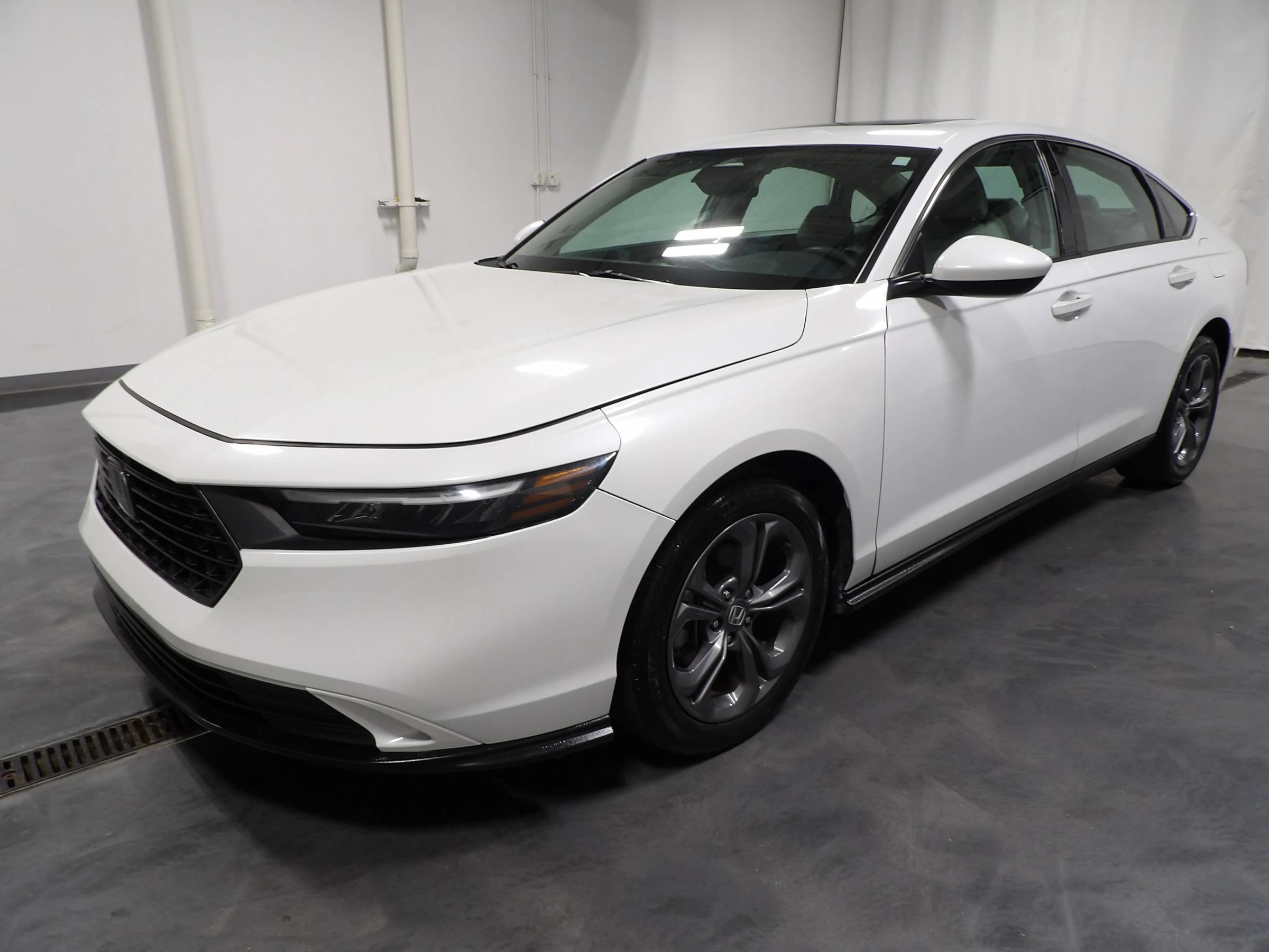 Used 2023 Honda Accord EX image 4
