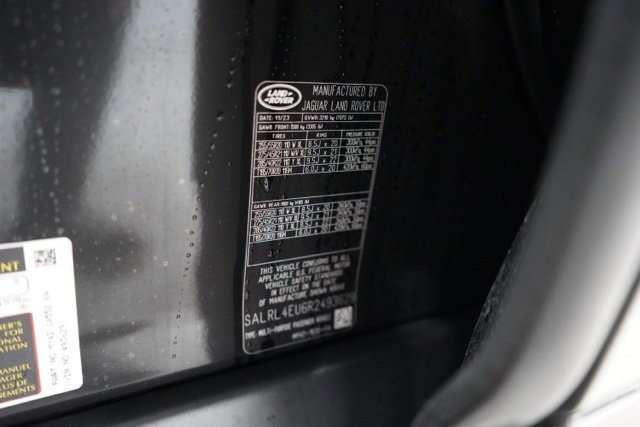 Used 2024 Land Rover Discovery Dynamic SE image 41