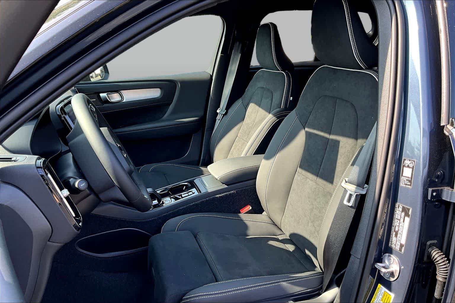 New 2026 Volvo XC40 B5 Ultra w/ Protection Package Premier AWD/4WD image 13