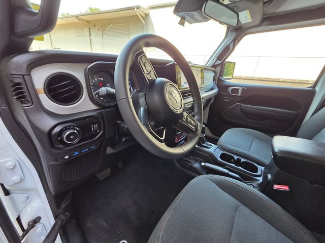 Used 2024 Jeep Wrangler Unlimited AWD/4WD image 16