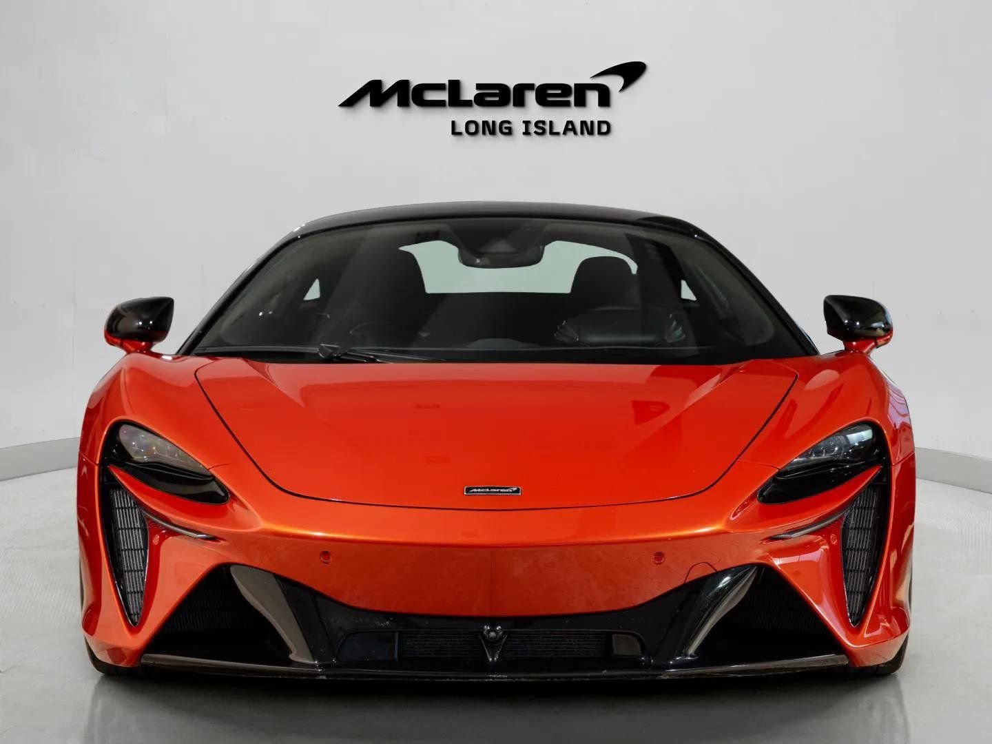 Used 2023 McLaren Artura RWD image 3