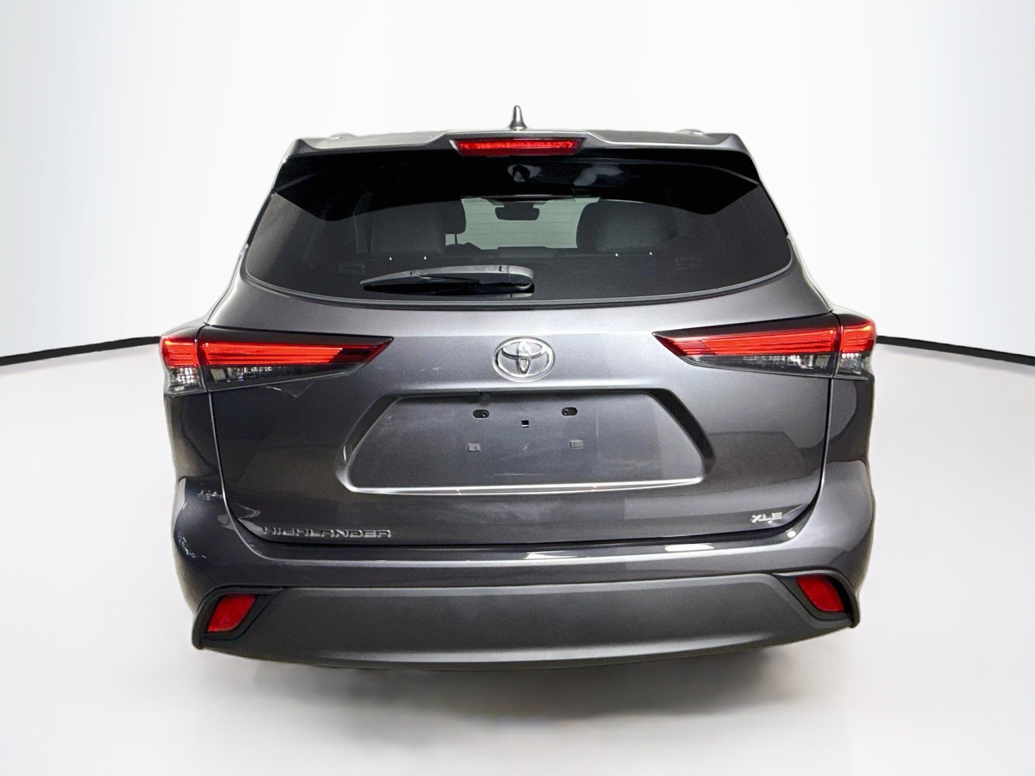 Used 2023 Toyota Highlander XLE FWD image 32