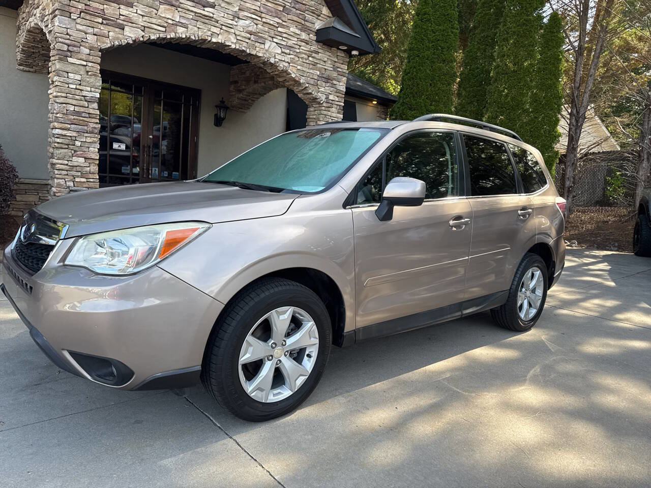 Used 2015 Subaru Forester 2.5i Limited w/ Popular Package #2 AWD/4WD image 2