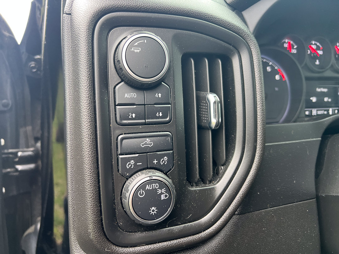 Used 2021 Chevrolet Silverado 1500 Custom Trail Boss AWD/4WD image 17