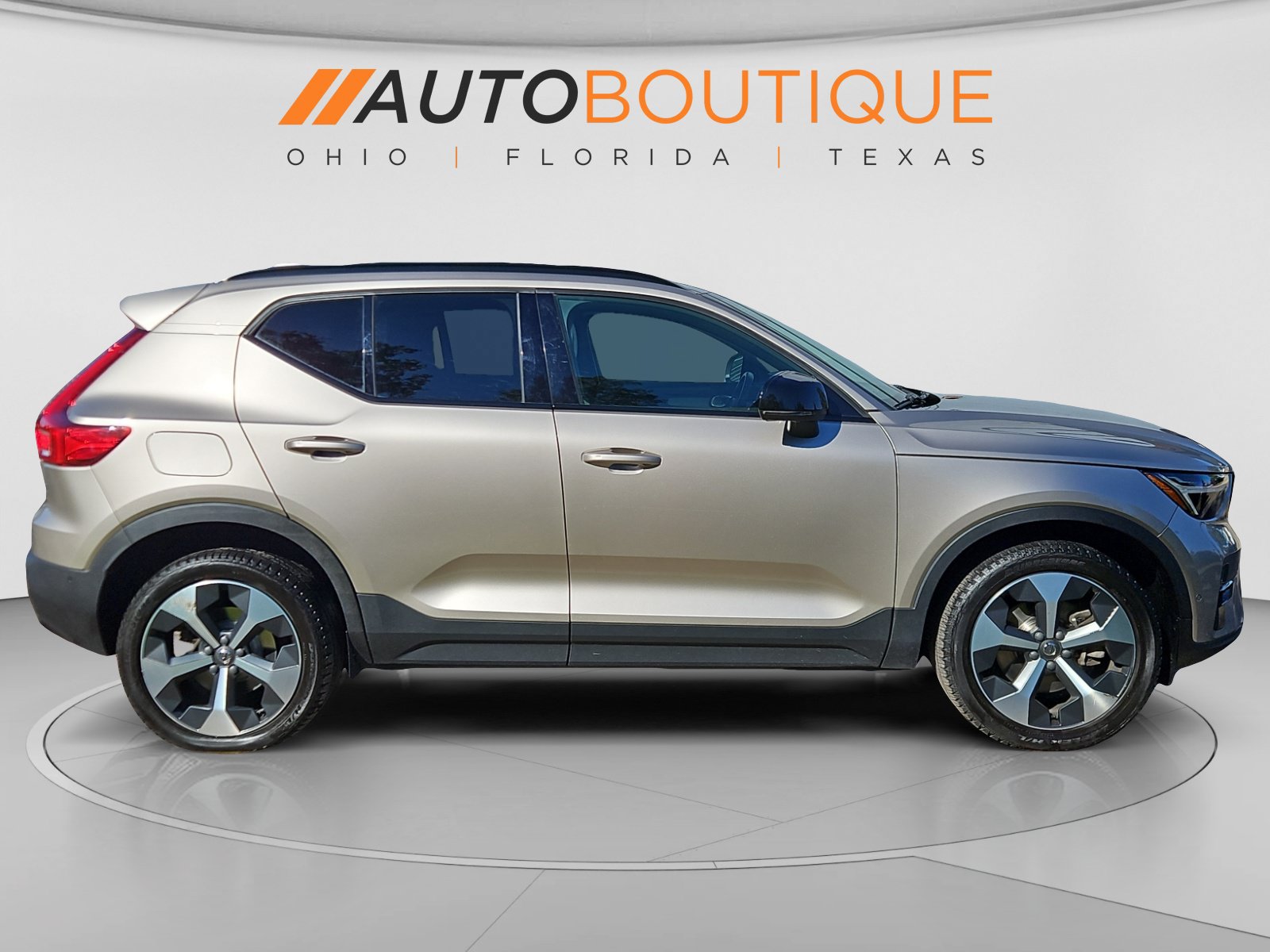 Used 2023 Volvo XC40 B4 Ultimate FWD image 6