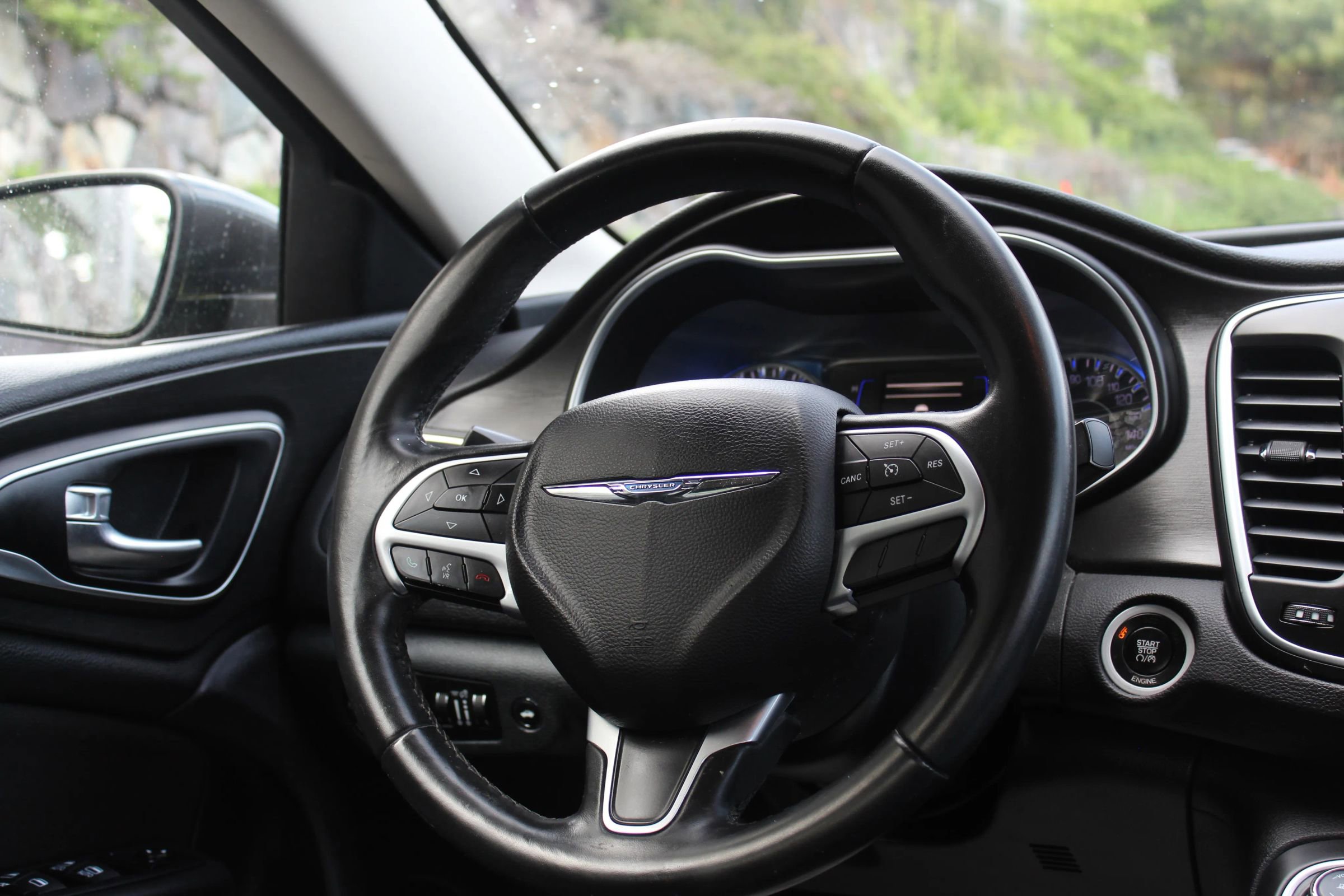 Used 2015 Chrysler 200 Limited w/ Convenience Group image 20