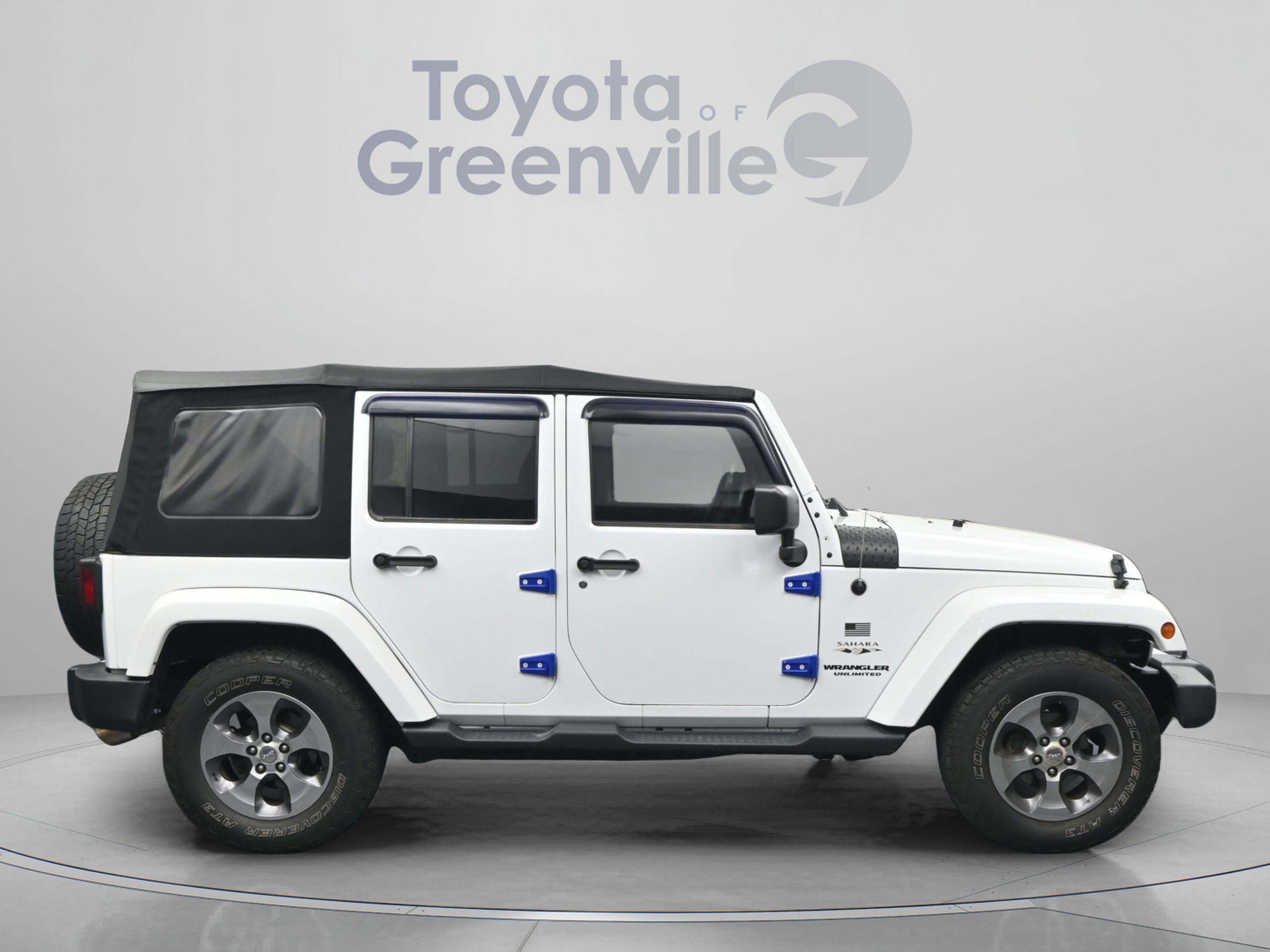 Used 2016 Jeep Wrangler Unlimited Sahara w/ Connectivity Group image 17