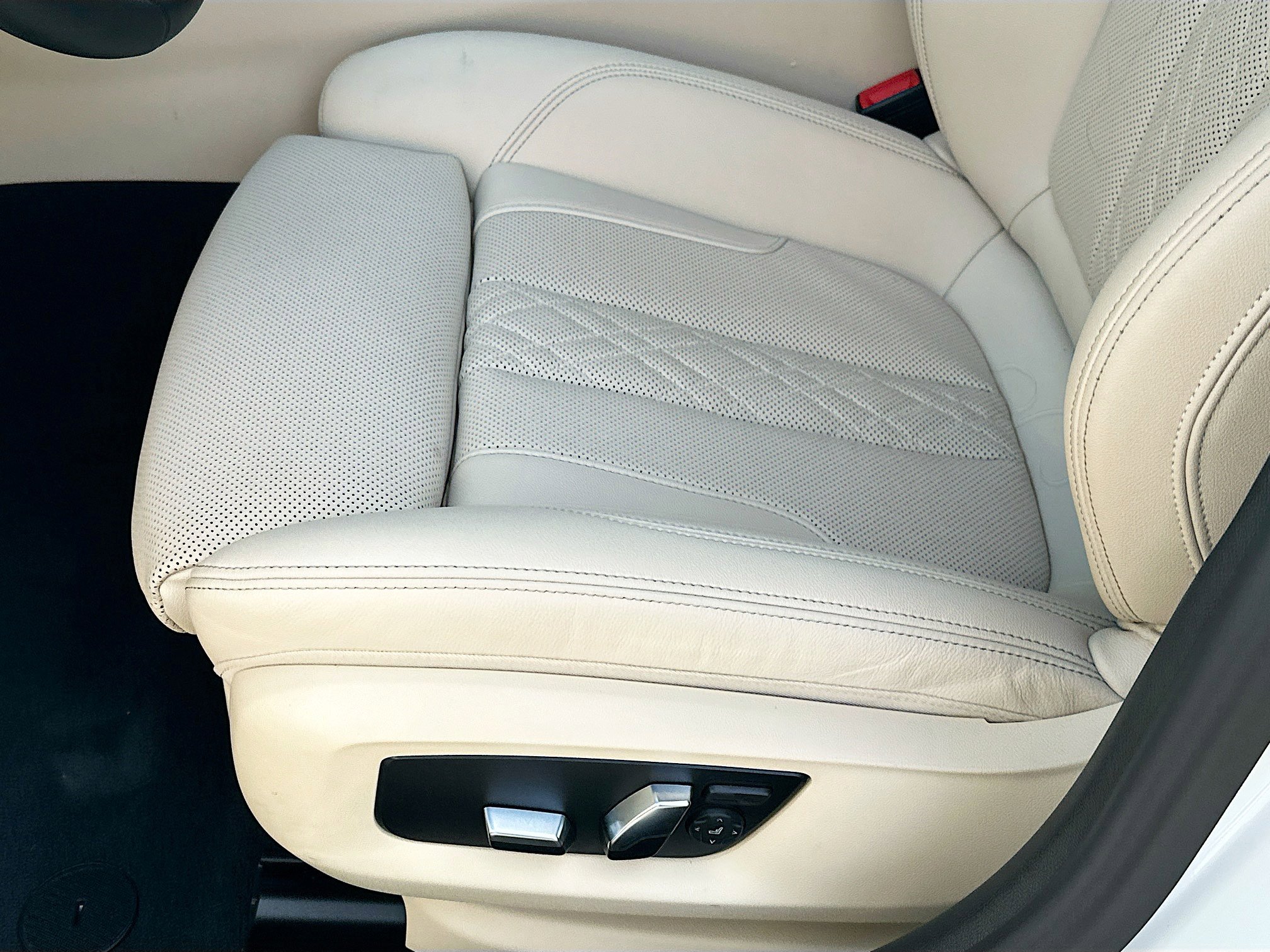 Certified 2023 BMW 530i w/ Premium Package image 19