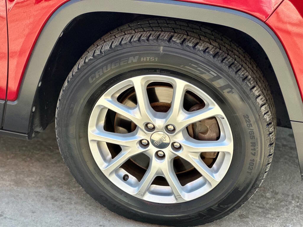 Used 2014 Jeep Cherokee Latitude AWD/4WD image 7