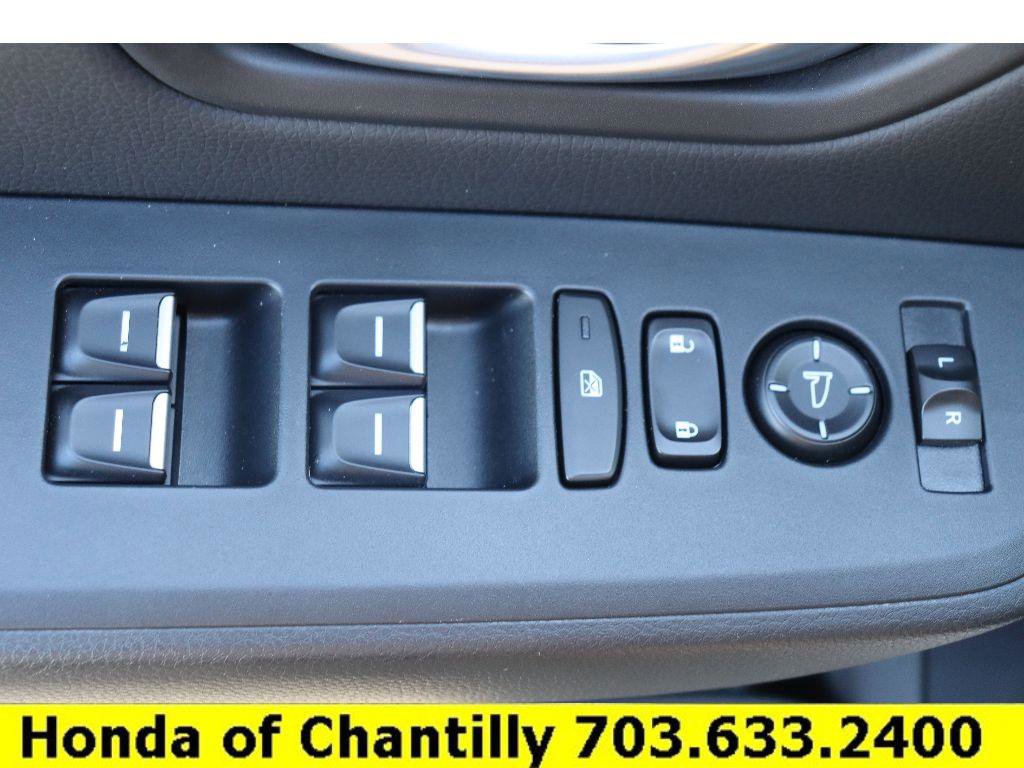 Used 2025 Honda Pilot Touring image 24