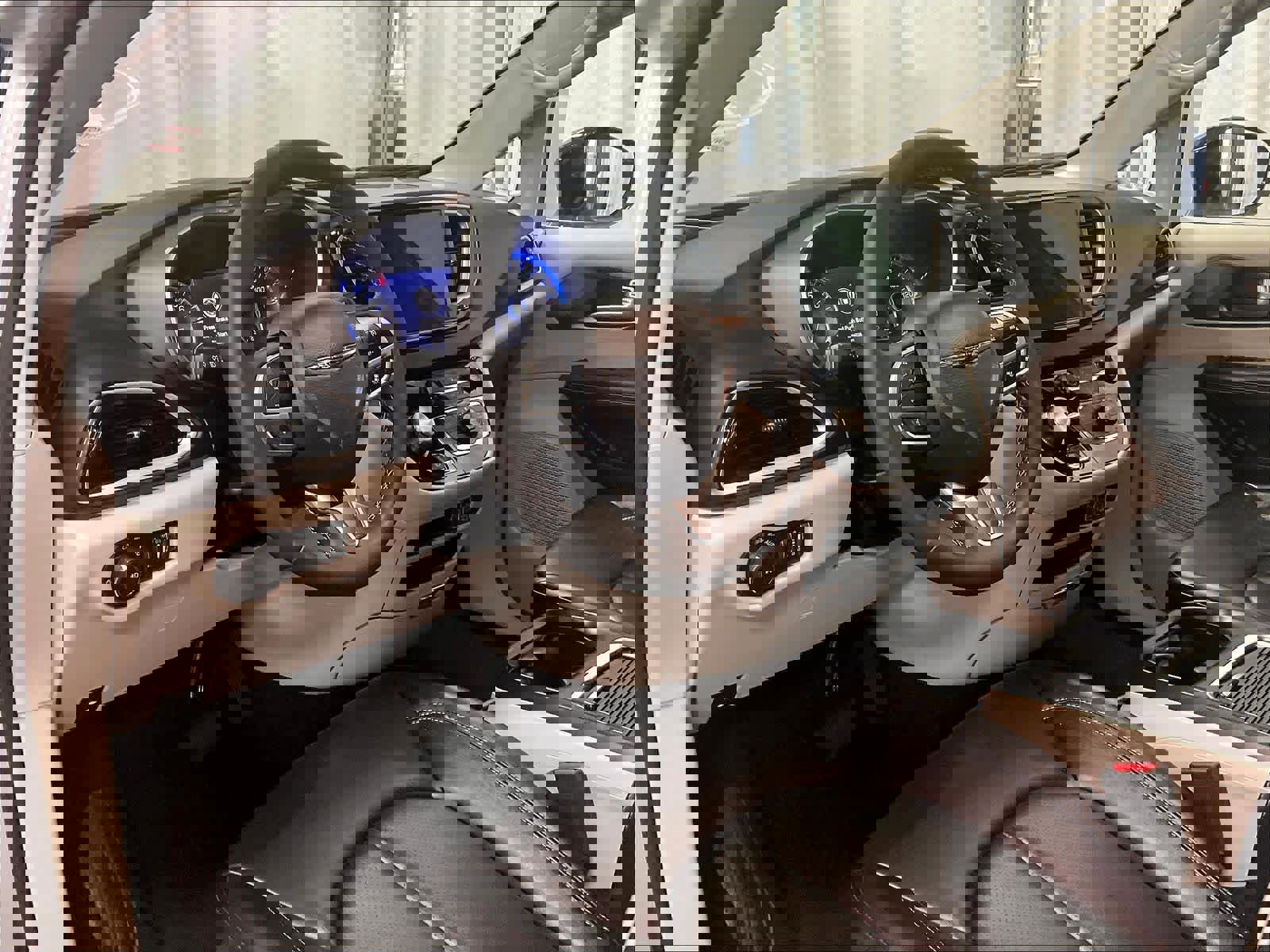 Used 2024 Chrysler Pacifica Touring-L image 8