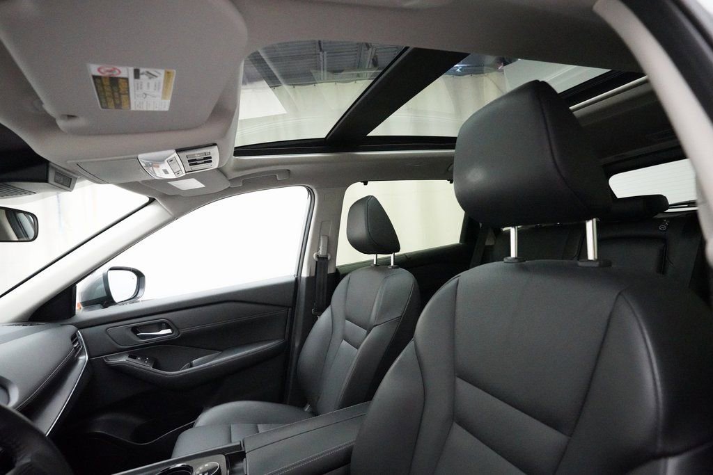 Used 2024 Nissan Rogue SV w/ SV Premium Package image 32