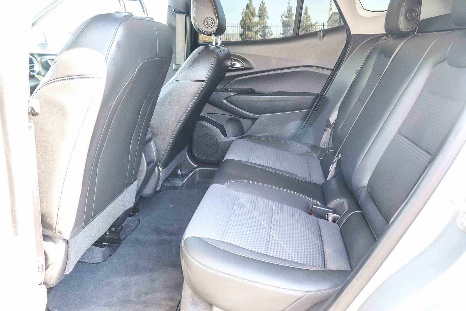 Used 2025 Chevrolet Trax LT FWD image 21