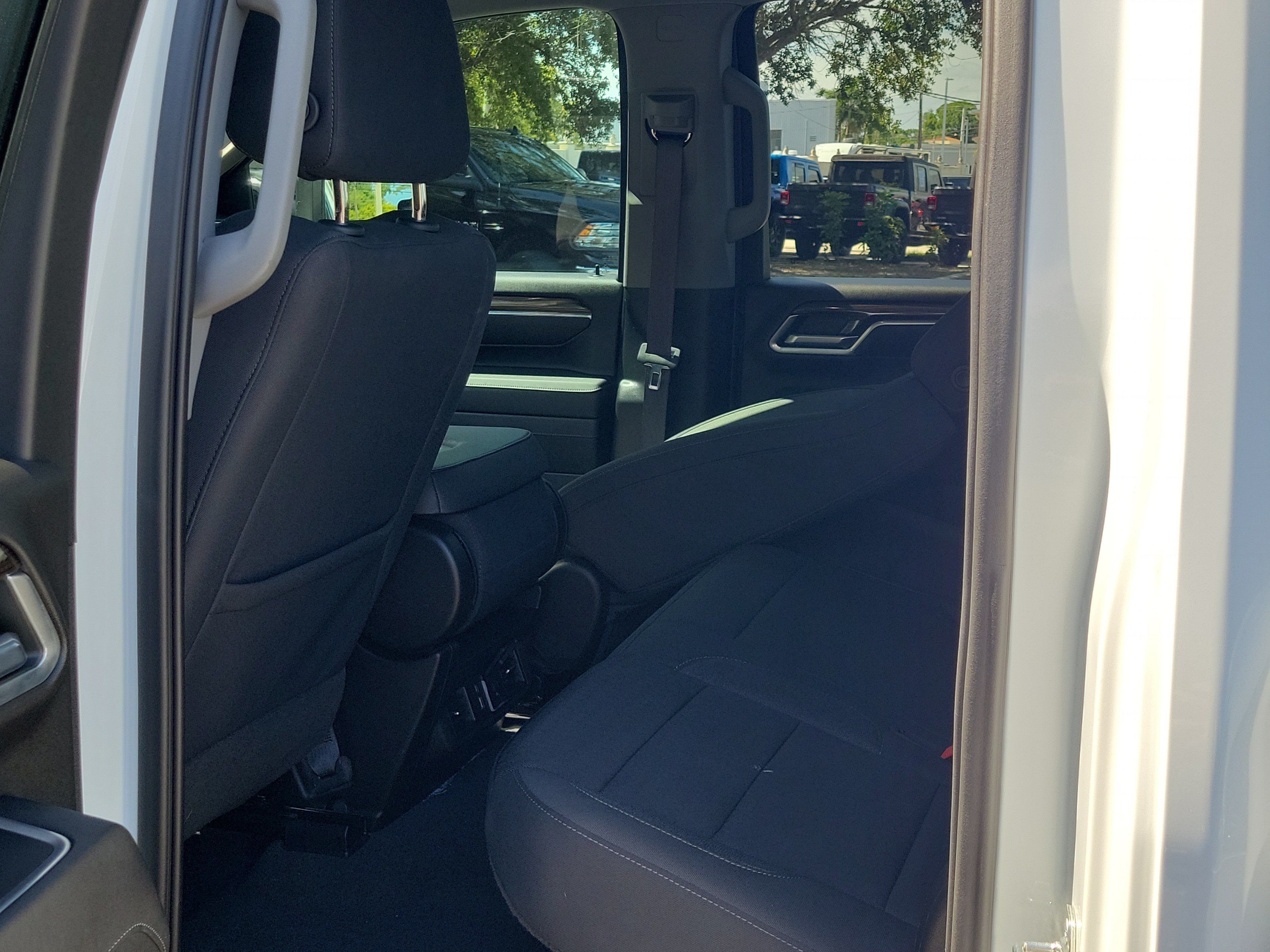 Used 2024 Chevrolet Silverado 2500 LT AWD/4WD image 11