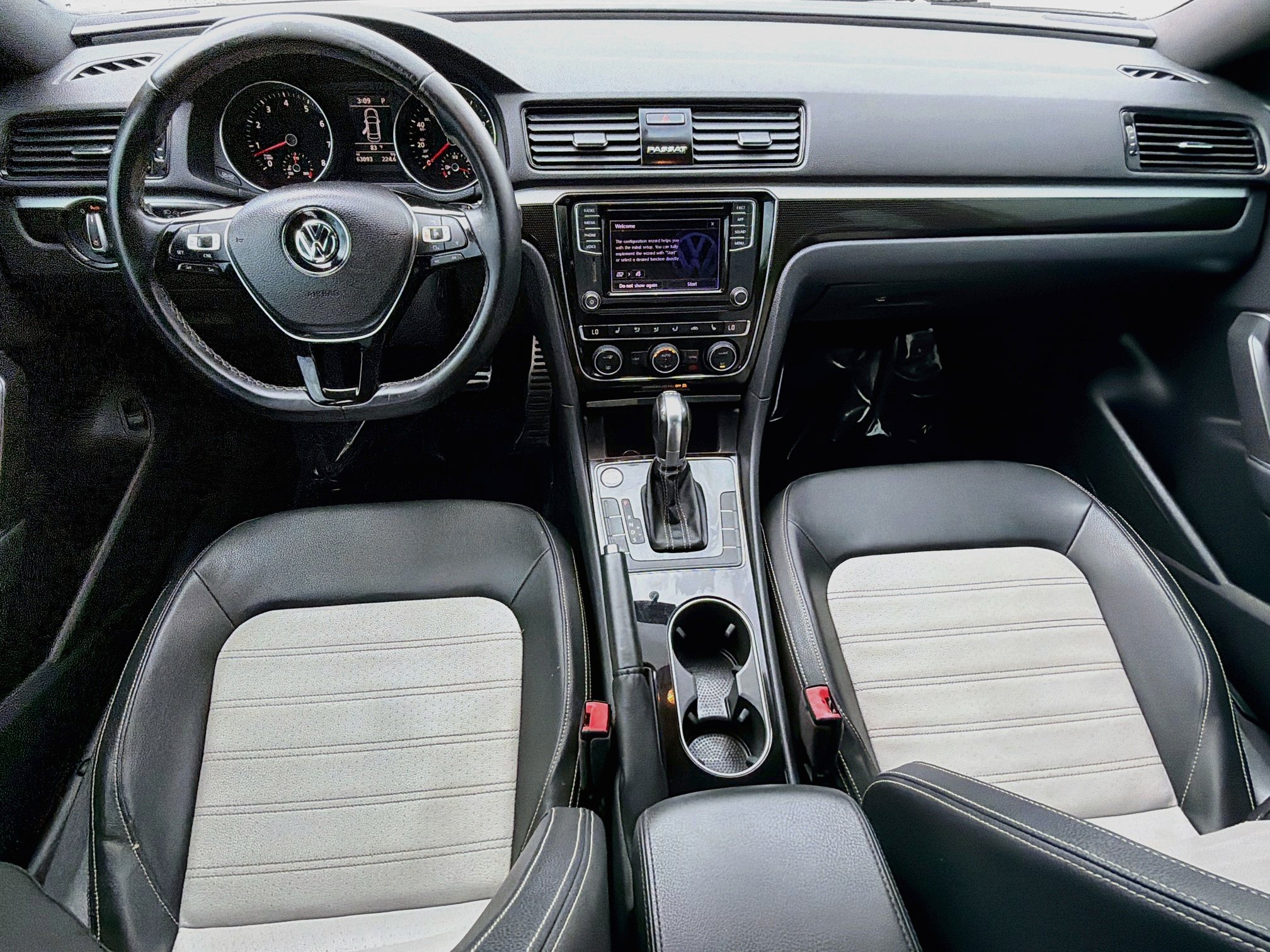 Used 2018 Volkswagen Passat GT FWD image 15