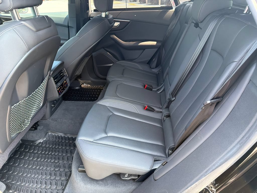 Used 2023 Audi Q8 Prestige AWD/4WD image 24