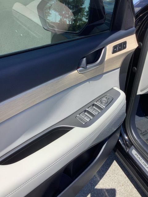 Used 2023 Hyundai Palisade Limited w/ Cargo Package AWD/4WD image 18