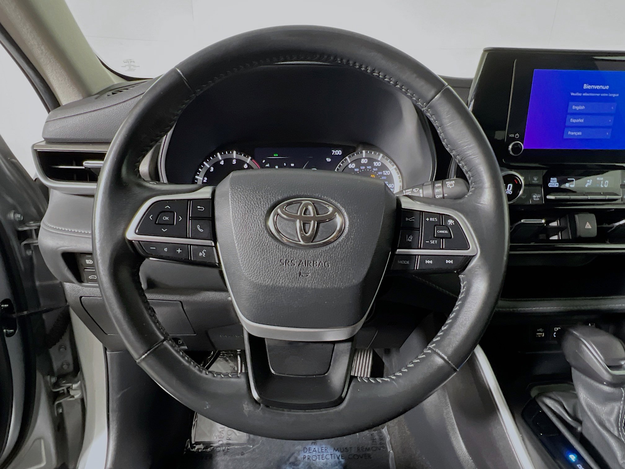 Used 2024 Toyota Highlander LE image 18