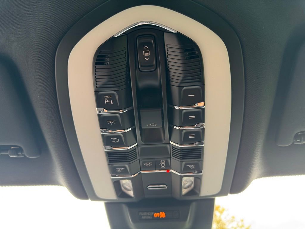 Used 2024 Porsche Macan image 22