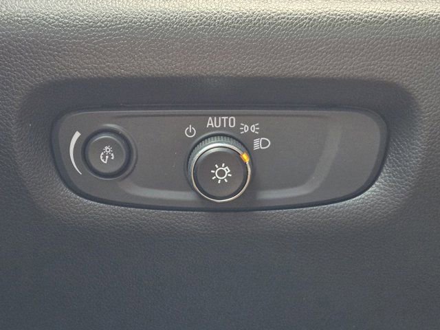 Used 2022 Chevrolet Traverse LT image 24