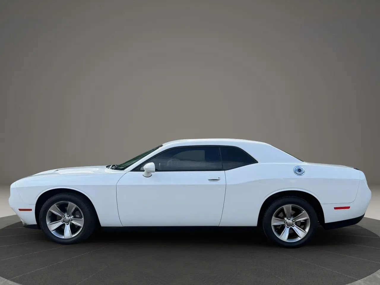 Used 2015 Dodge Challenger SXT RWD image 9