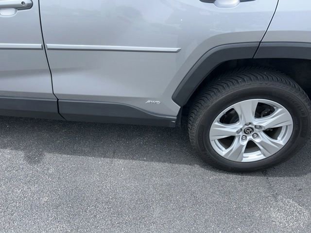 Used 2021 Toyota RAV4 LE AWD/4WD image 38