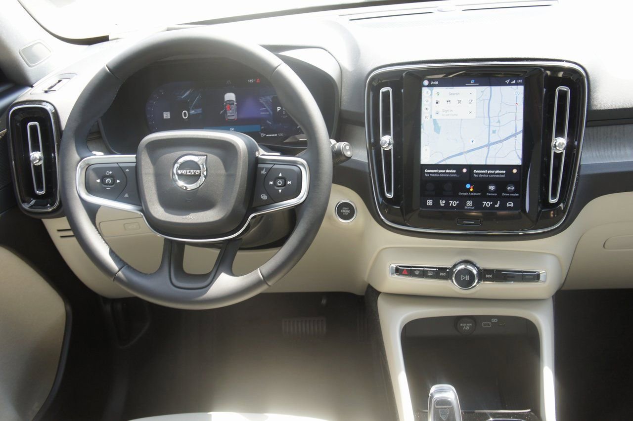 New 2026 Volvo XC40 B5 Ultra w/ Protection Package Premier image 11