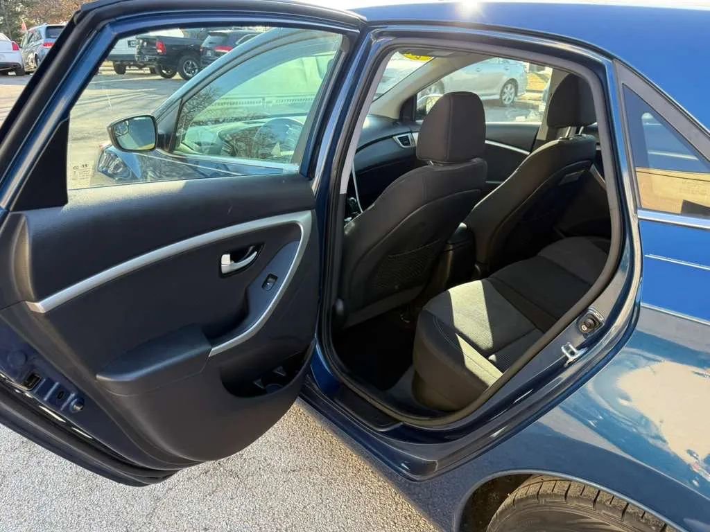 Used 2016 Hyundai Elantra GT image 12