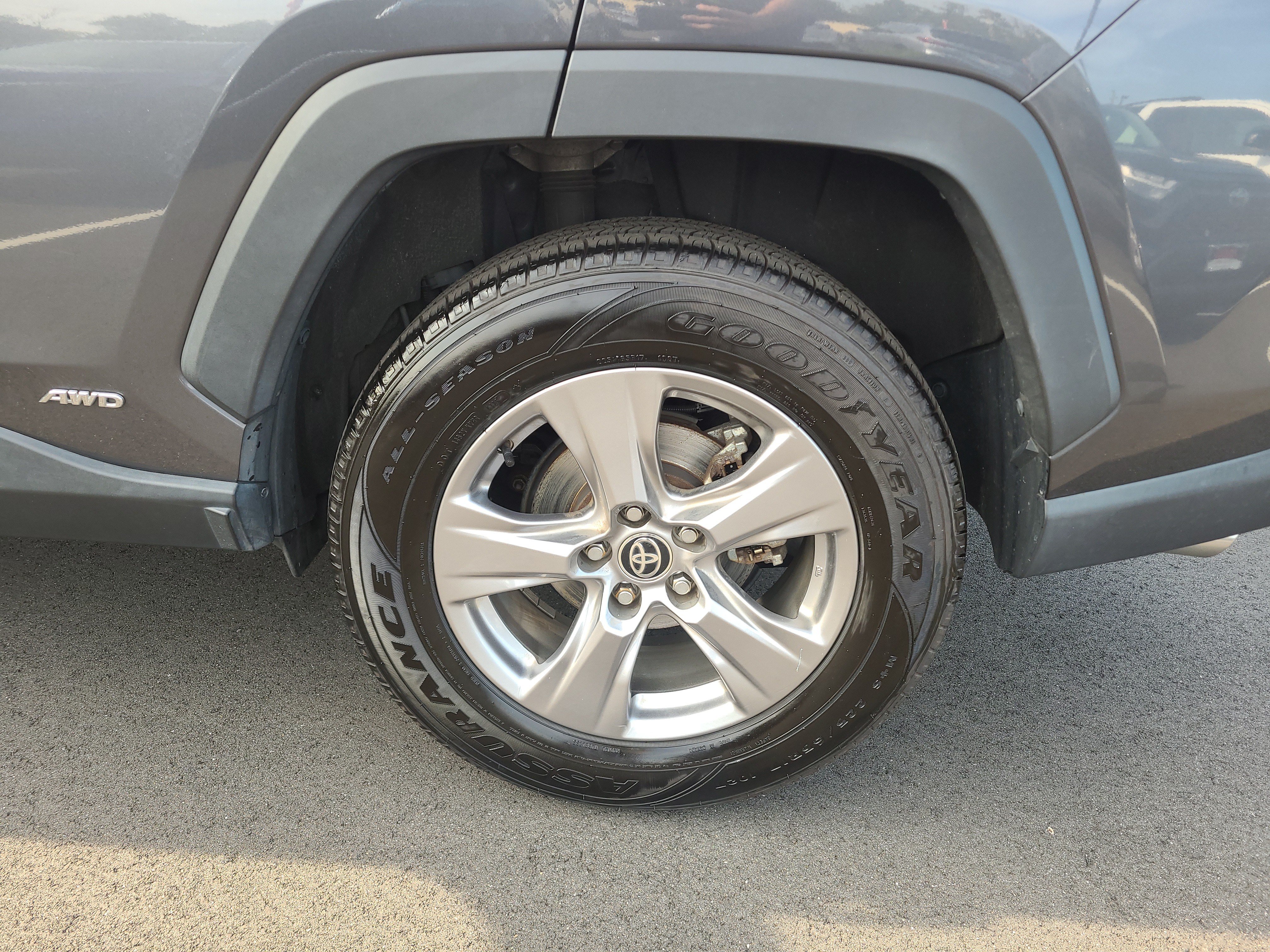 Certified 2022 Toyota RAV4 LE AWD/4WD image 10