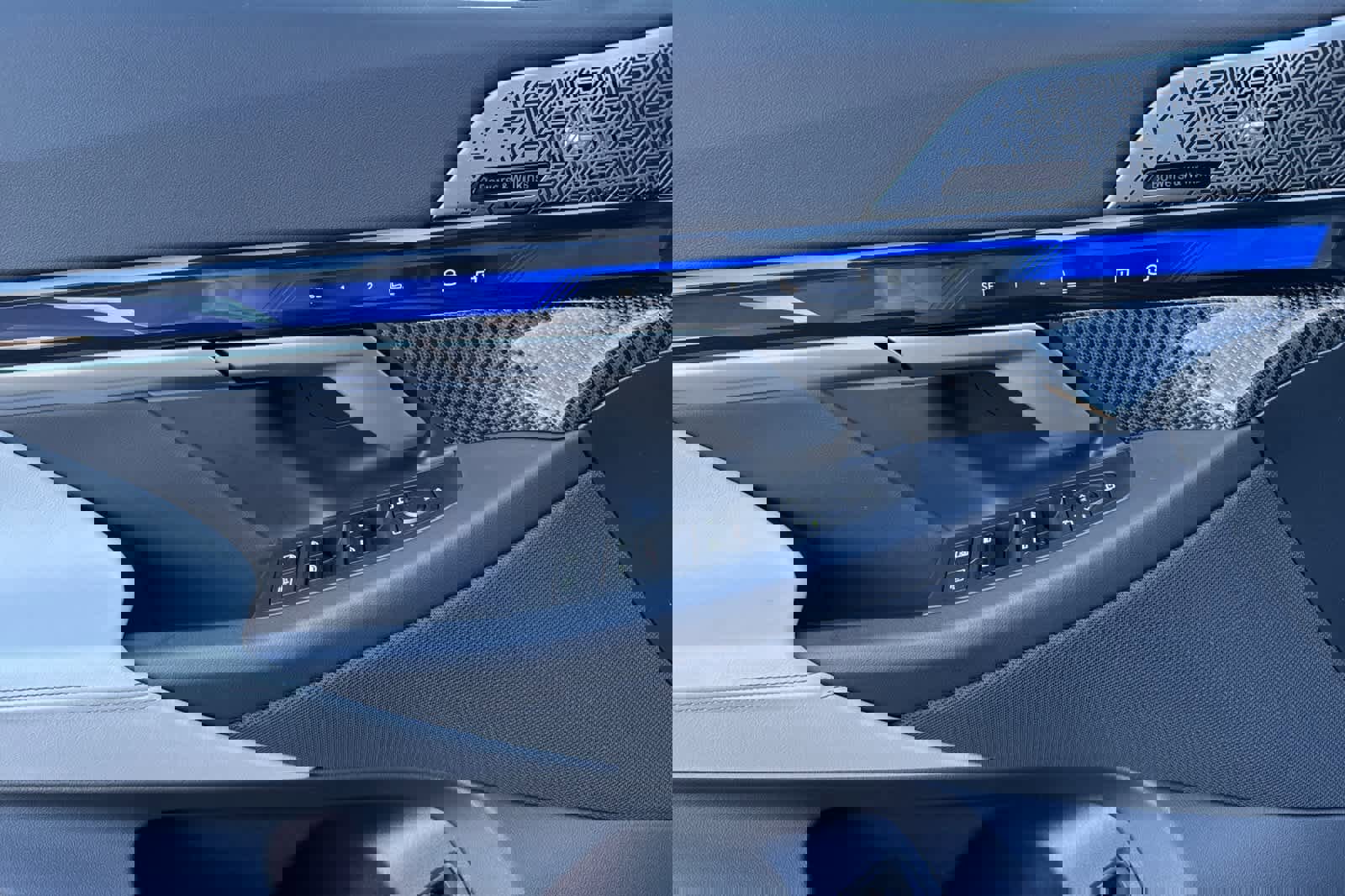 Used 2025 BMW M5 w/ Carbon Package image 12