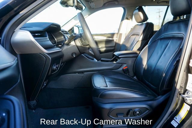 Used 2023 Jeep Grand Cherokee Limited w/ Luxury Tech Group II image 15