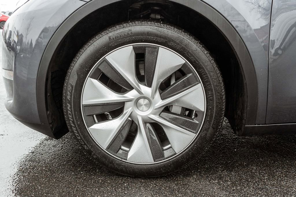 Used 2023 Tesla Model Y Long Range image 31