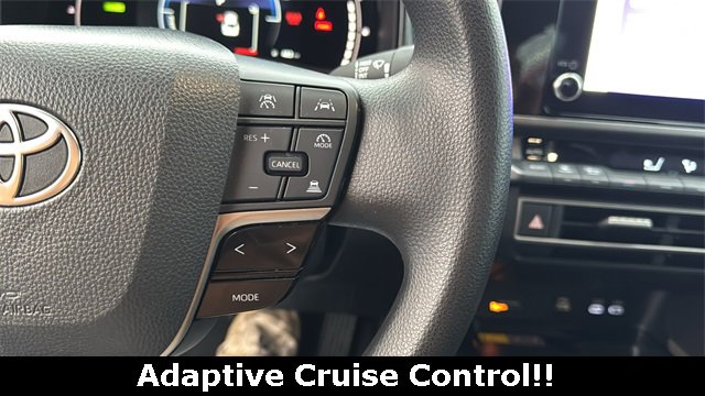 Used 2025 Toyota Camry LE image 5