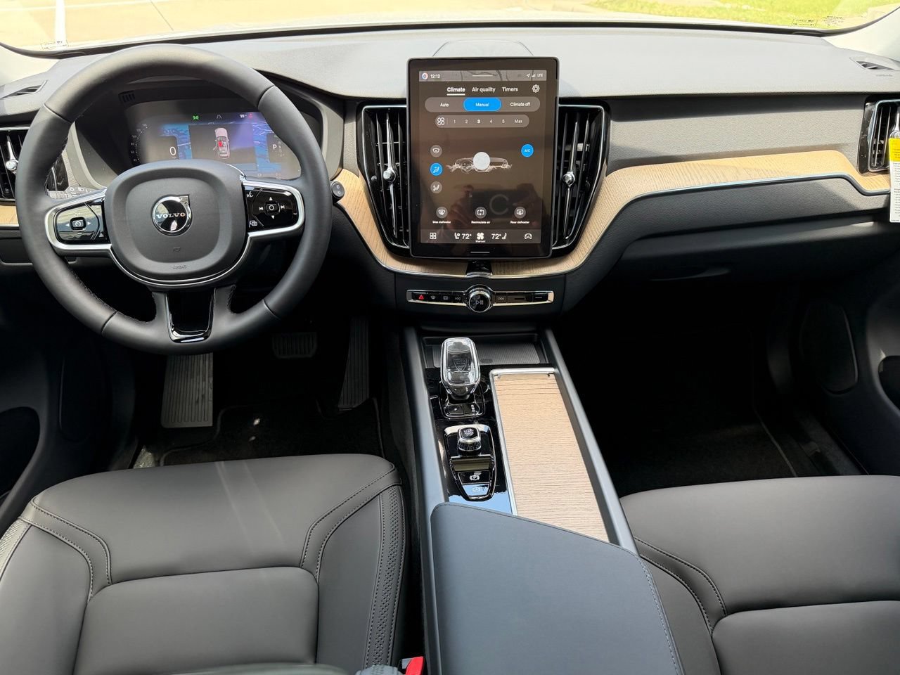 New 2026 Volvo XC60 T8 Plus w/ Climate Package PRO AWD/4WD image 9